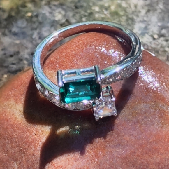 COPY - 1ct cultivated emerald S925 sterling silver ring adjustable. - Picture 4 of 10